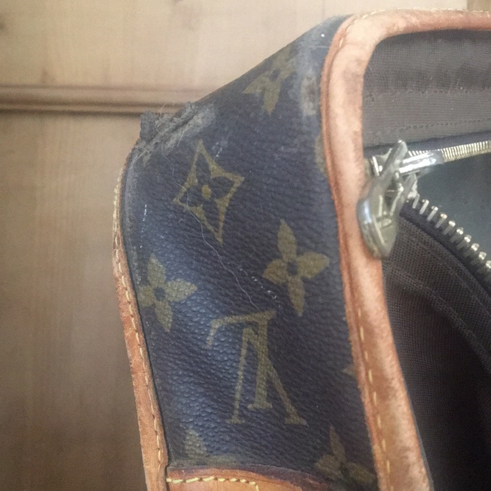Louis Vuitton Garment Bag - Picture 7 of 8